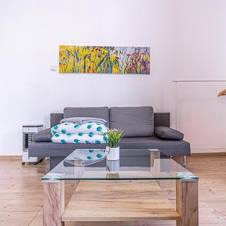 6 Min To Amusement Park - Economy Rooms In Shared Apartment Vídeň Exteriér fotografie