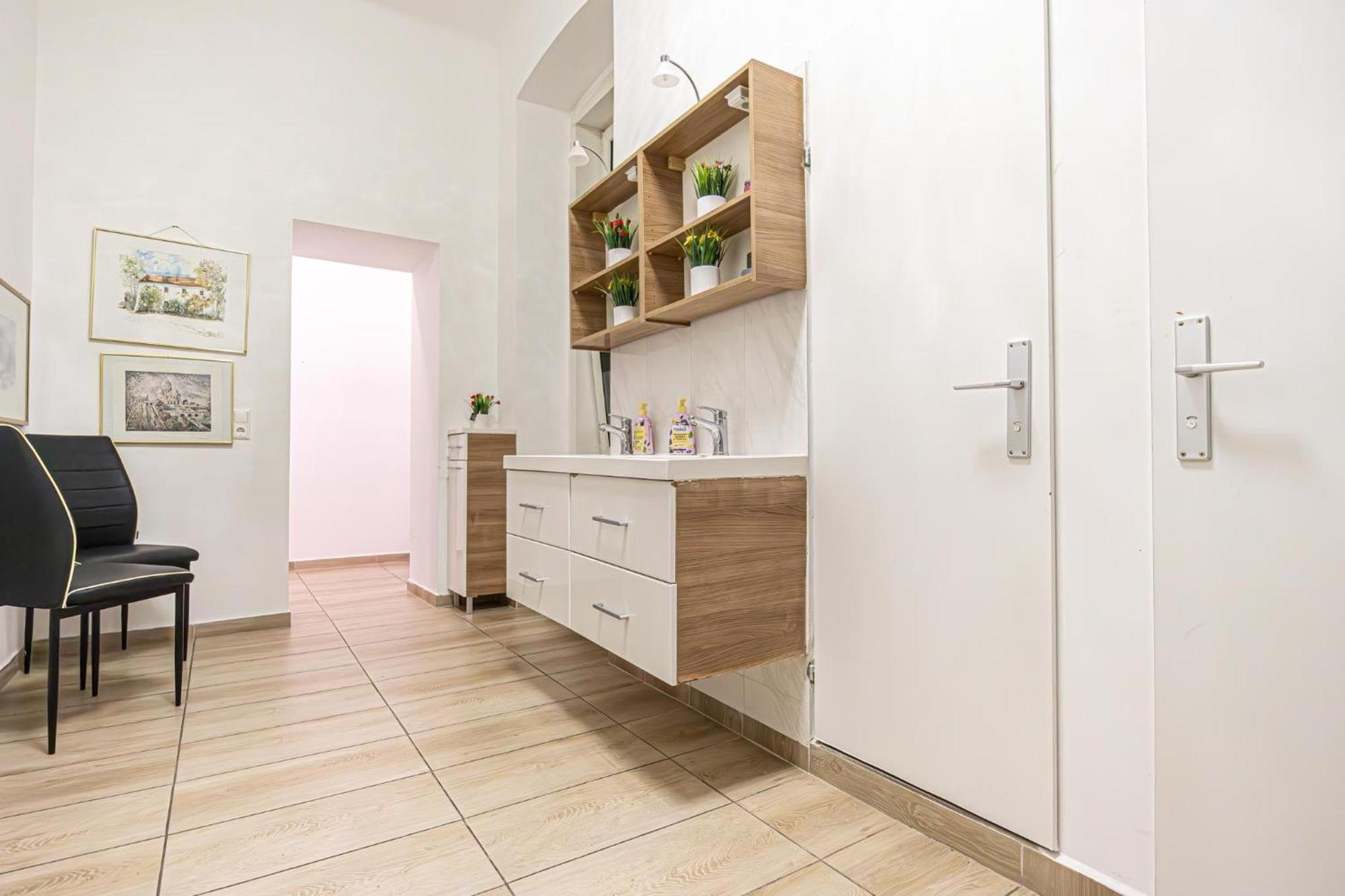6 Min To Amusement Park - Economy Rooms In Shared Apartment Vídeň Exteriér fotografie