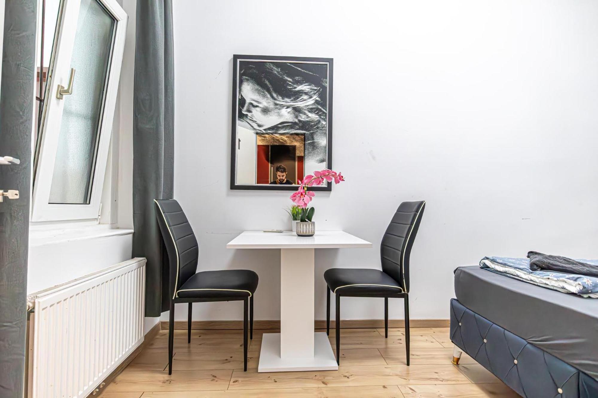 6 Min To Amusement Park - Economy Rooms In Shared Apartment Vídeň Exteriér fotografie